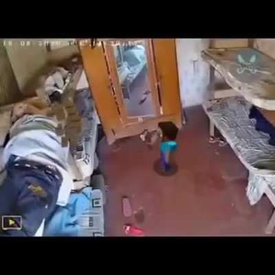 Ele ataca novamente