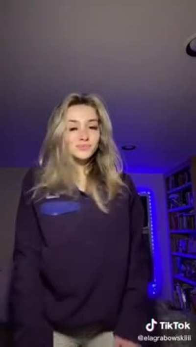 Imagine her riding you 😩