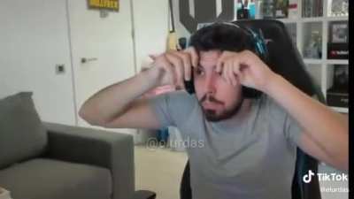 *Todo el mundo suicidandose para rencarnar en el hijo de willy*. La novia de willy el octavo mes