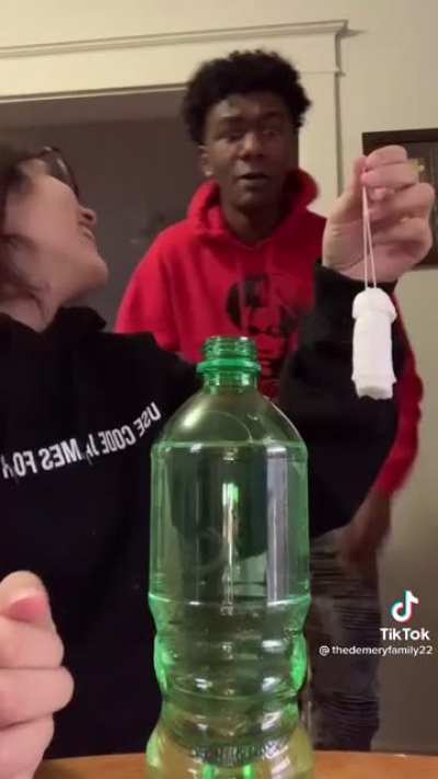 Woman gives her partner “tampon training” because they’re having a girl