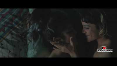 Ingrid Gaigher & Bella Camero (Lov3 - s01e01)