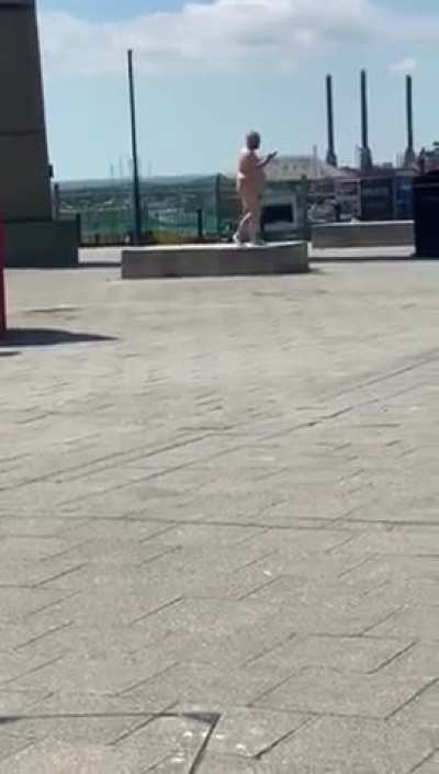 Nude & overweight guy screaming, wipes deuce juice all over face, thinks he’s flipping into pool but slams hard onto the concrete, then starts yelling for help because he thinks he’s drowning. There’s a lot to unpack here…