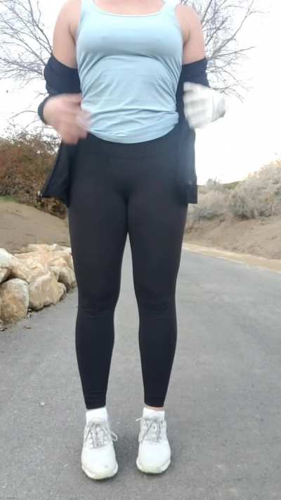 Just a golf babe squeezing in a Titty [DROP] before I hit the tee box. Would you help keep count of my strokes?