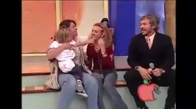 “hE dOesN’t bItE” (the reporter at the end xd)