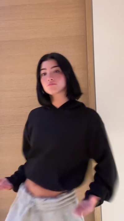 She's a pro with her hips😵<wbr>‍💫