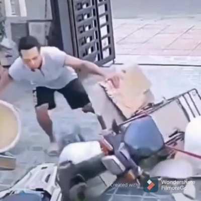 Unloading potteries