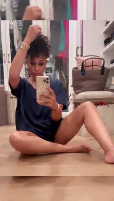 Tia ! Hot & Ready !