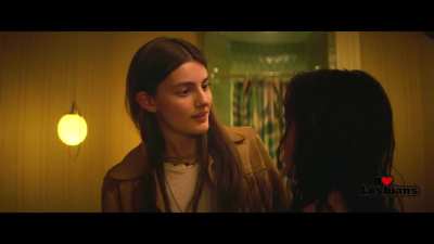 Kaitlyn Dever & Diana Silvers (Booksmart - Scene #1)