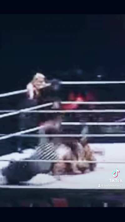 Sasha screams after getting spanked by her bestie Bayle<wbr>y😂😭😅