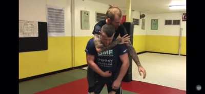 How to escape rear chokehold