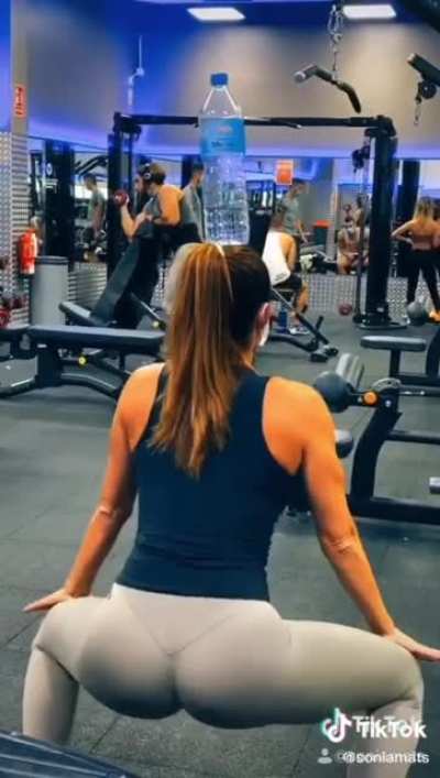Sonia Amat (@son<wbr>iaama<wbr>tfit)