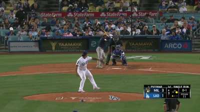 [Highlight] Eduardo Escobar with the RBI double to extend the lead to 4-1!