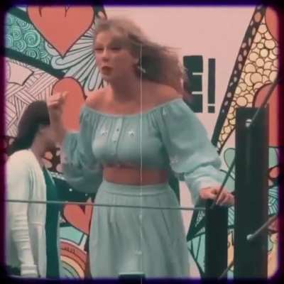 Taylor’s tits