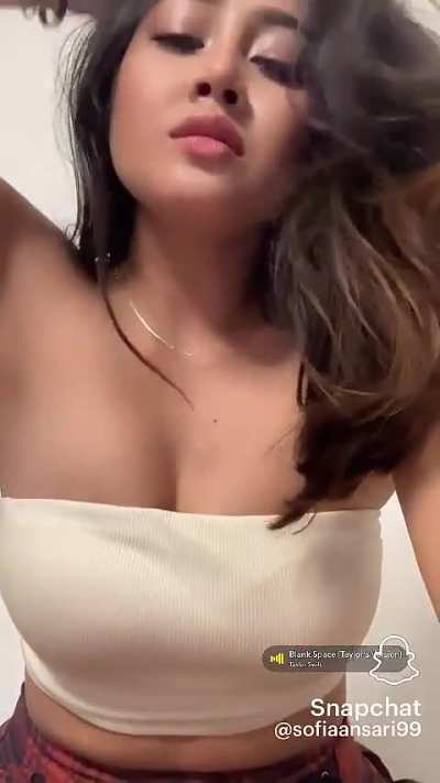 Sofia Ansari kiss 