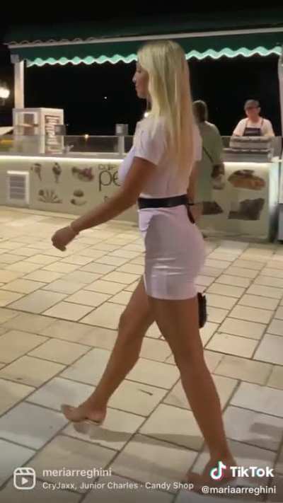 Busty Italian @mari<wbr>aarre<wbr>ghini