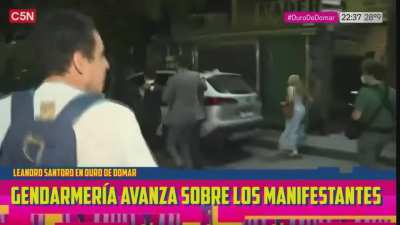 Corrieron a Ramiro Marra a la salida del Congreso