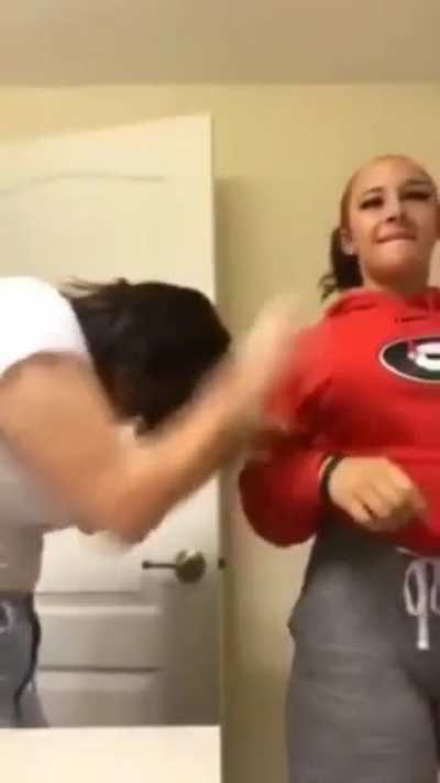 Someone have her full video and know her name ? 🥺