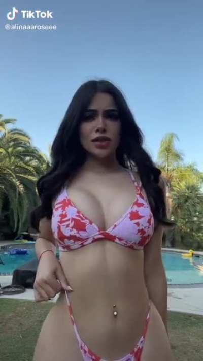 that hip to waist ratio on her is mindblowing