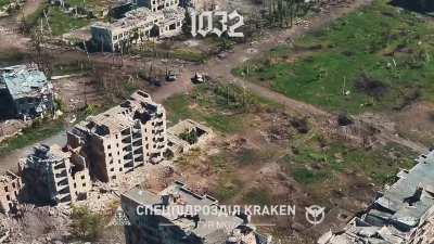 A fighter of the special assault company of KRAKEN recorded a track about the defense of Chasovoy Yar. The video clip uses footage from the performer’s personal archive, as well as from other fighters of the unit, taken during the battles for the city. Ju