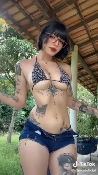 ⠀