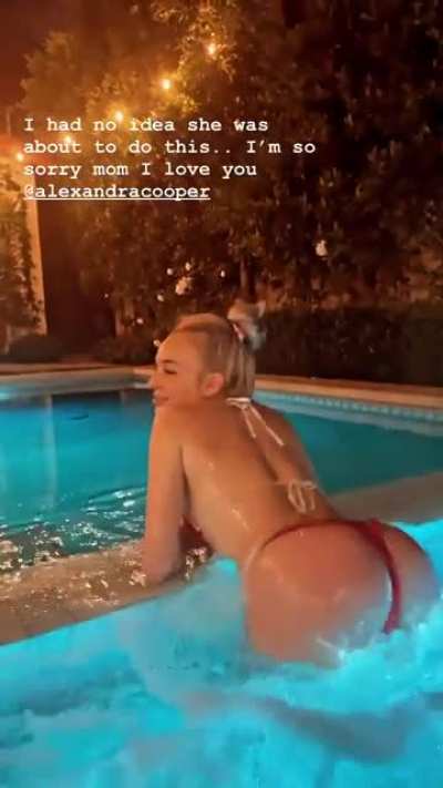 Alexandra_Cooper