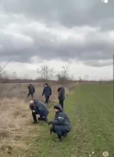 Ukrainians keep on singing national anthem while being shot! They're fearless! On the 30th second you can see a leg of an innocent man being torn off by a grenade thrown by russist! What kind of creature you have to be to perform such actions???