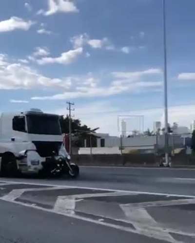 Hit and Run truck driver drags motorcycle on the highway