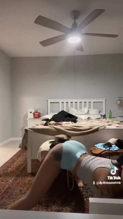 Bhad Bhabie showing off how it’s done 🍑