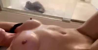 На полу валяется, никто ее не ест