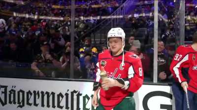 Kirill Kaprizov brings out Ovechkin's uniform and switches to right-handed for the Breakaway Challenge