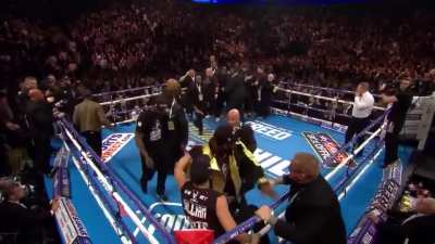 Dillian Whyte swings giant overhand at Anthony Joshua for hitting after the bell