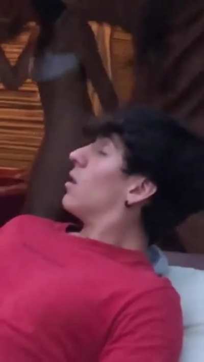 This is why u don't mix xanax with alcohol.