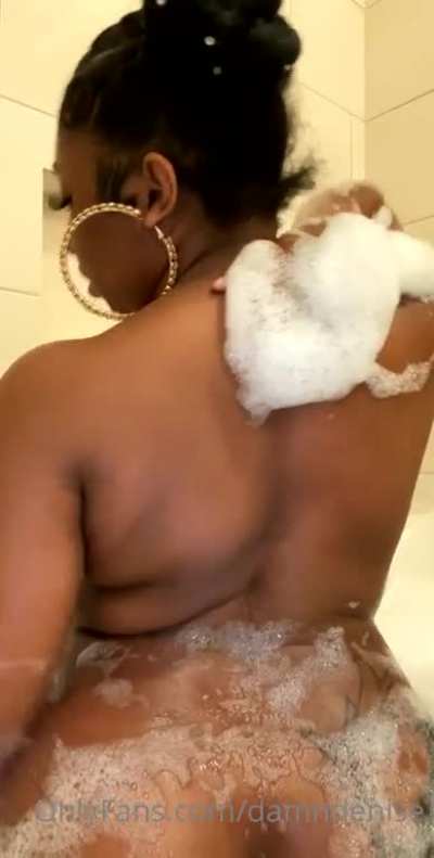 SEXY ASS Jas in Tub