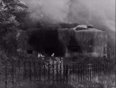 German paratroopers destroy a Belgian bunker at Fort Eben Emael (May 1940)