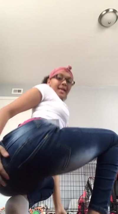 What would yall do if yall seen her naked in person?