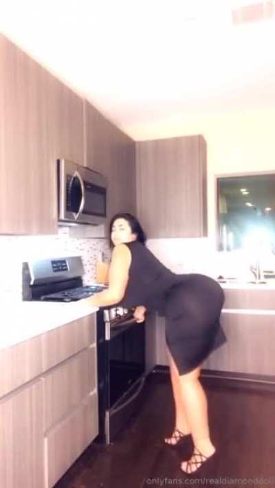 Take ‘em off and shake that ass 😚