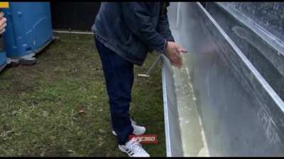 Tourist Mistakes Urinal for Sink in Amsterdam