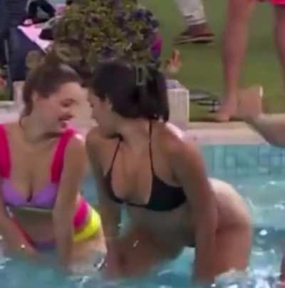 Alane rebolando 