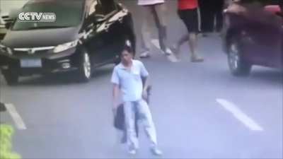 6'1 Female Chinese SWAT member disarm knife-wielding man