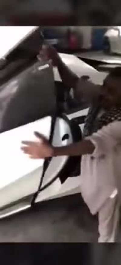 Closing a car door