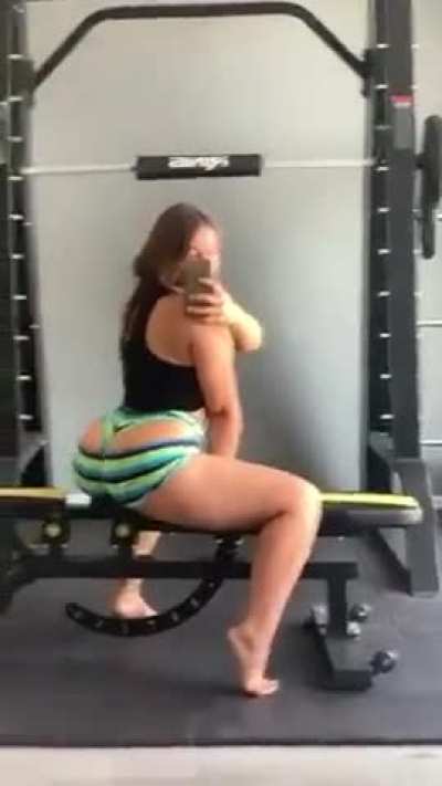 Show those glutes