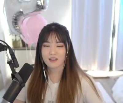 Kimi moaning + eyeroll
