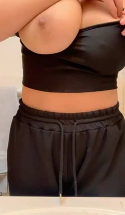 Hope you enjoy my natural DDD’s [drop]