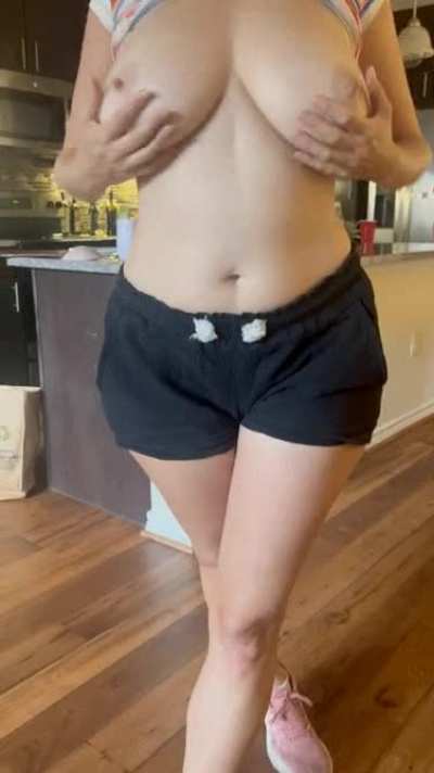 They’re so fun to play with(f)(OC)