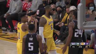 [Highlight] Refs take away a wide open Kings rebound and call a jump ball which the Lakers win