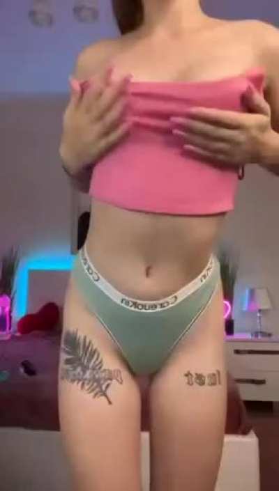 [GIF] I smell rl nice rn after shower