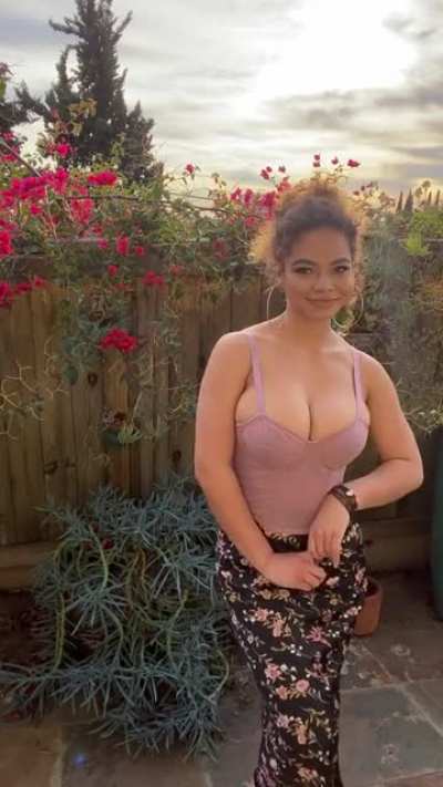 👑