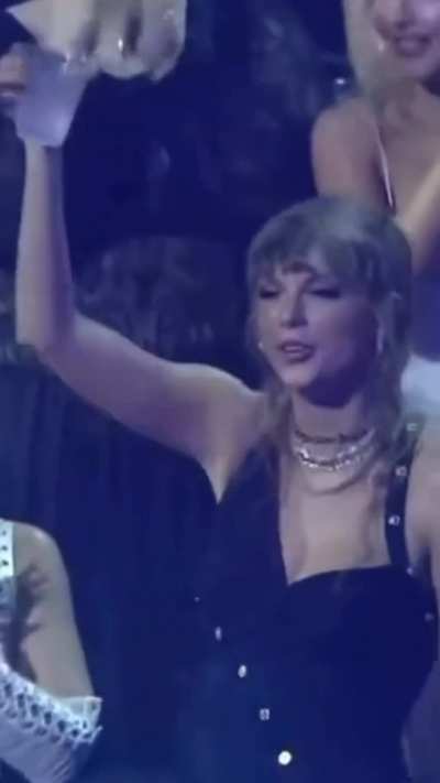 Anybody see Taylor last night?