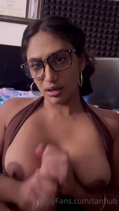 Hot NRI gives best blowjob, doggystyle, riding etc OnlyFans Collection Part 5[55 videos 100+mins link👇]