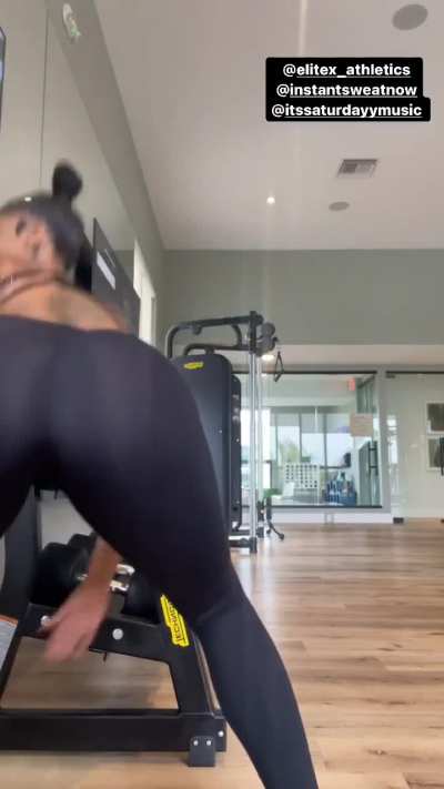 Mizz Twerksum (@liv<wbr>emizz<wbr>twerk<wbr>sum)